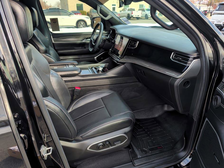 Used 2022 Jeep Wagoneer Series II w/ Flexible Seating Group image 12