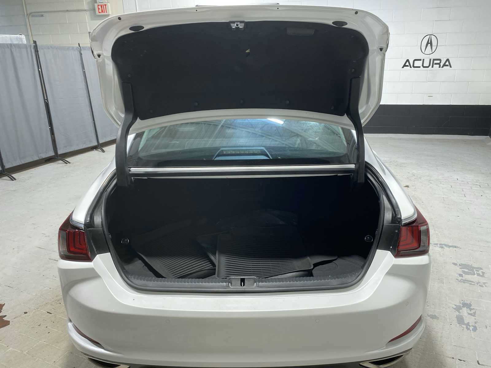 Used 2024 Lexus ES 350 w/ Premium Package FWD image 19