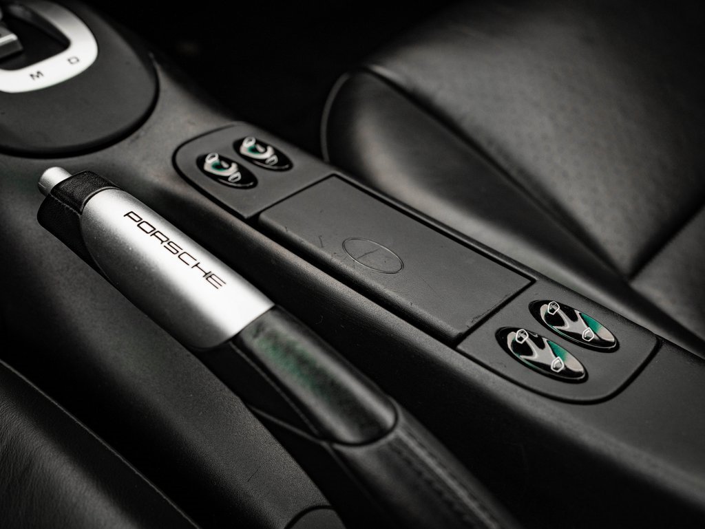 Used 2001 Porsche 911 Carrera 4 image 32