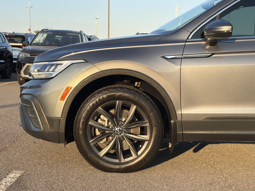 Used 2024 Volkswagen Tiguan SE FWD image 9