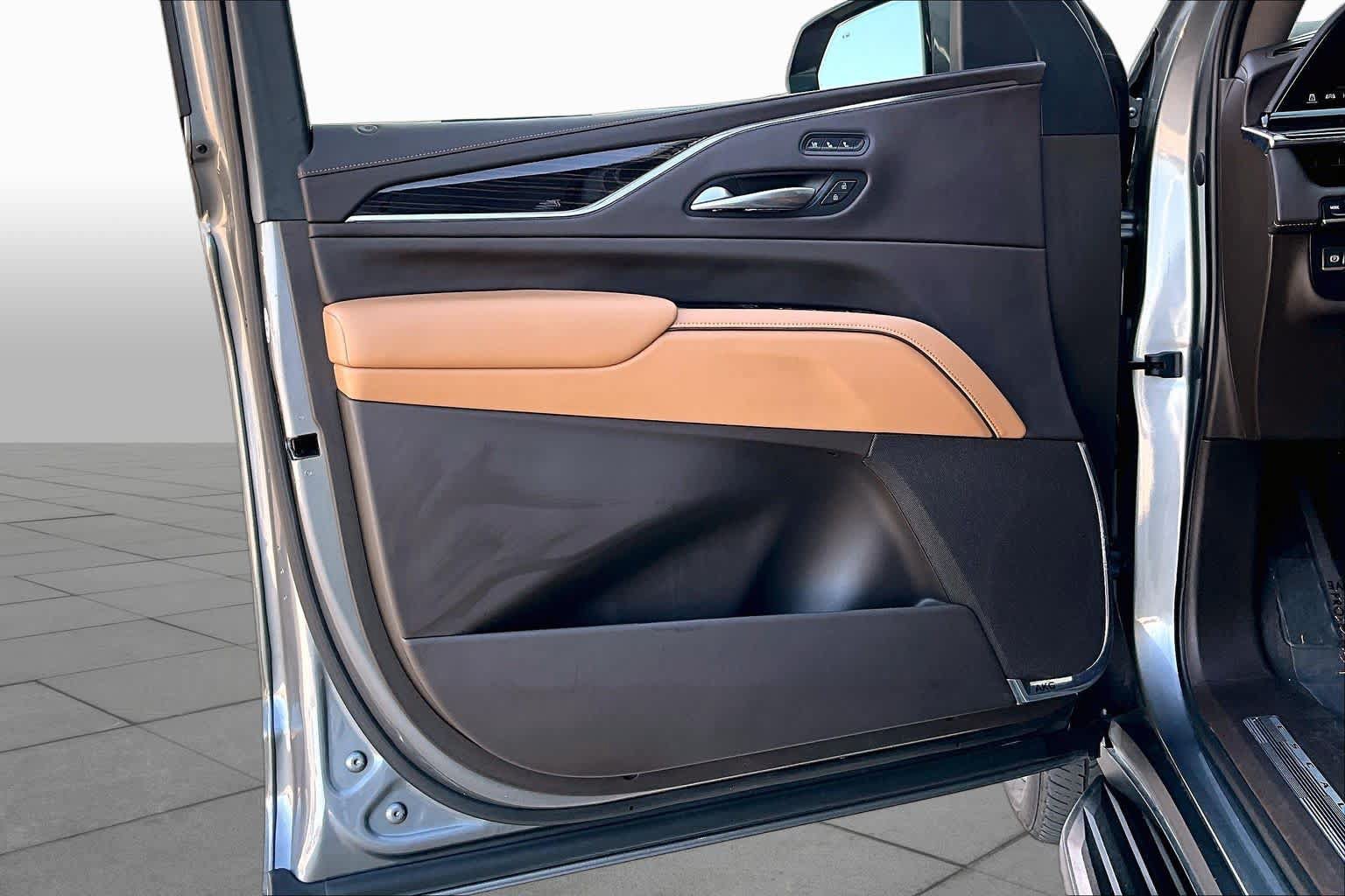 Used 2021 Cadillac Escalade ESV Premium Luxury RWD image 19