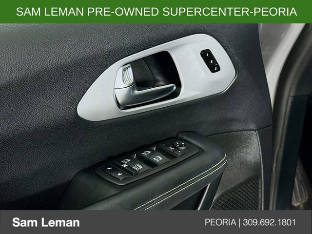 Used 2025 Chrysler Pacifica Limited FWD image 18
