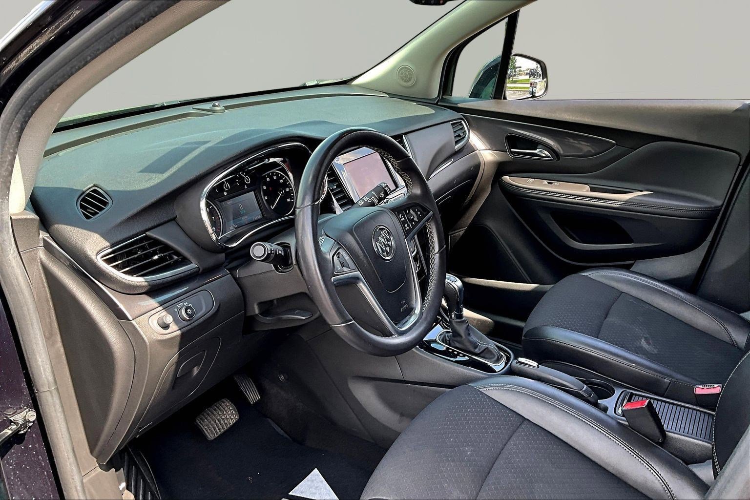 Used 2022 Buick Encore Preferred w/ Safety Package image 17