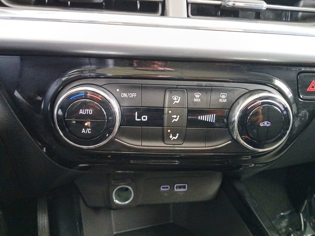 Used 2025 Chevrolet Trax LT FWD image 25