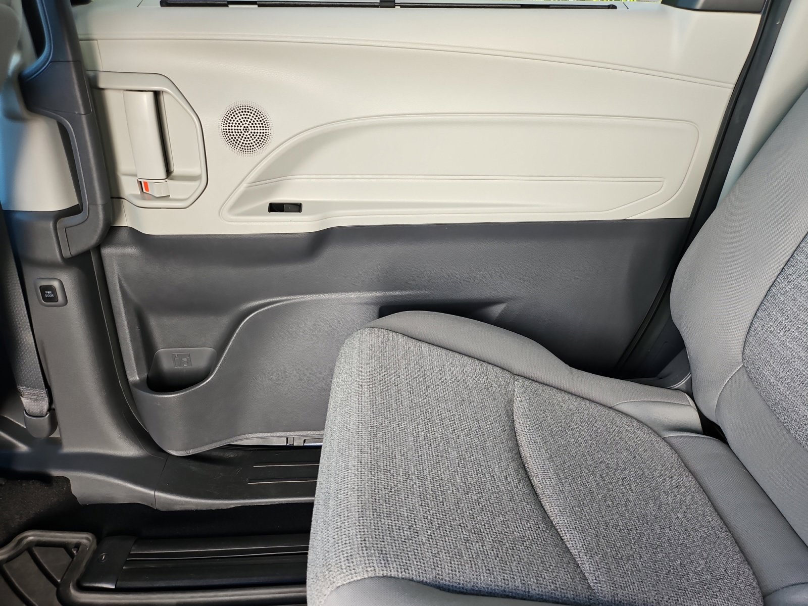 Used 2021 Toyota Sienna LE w/ LE Plus Package AWD/4WD image 36