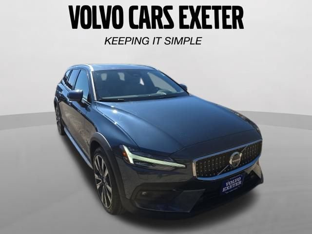 New 2026 Volvo V60 B5 Cross Country Ultra w/ Protection Package Premier AWD/4WD image 1