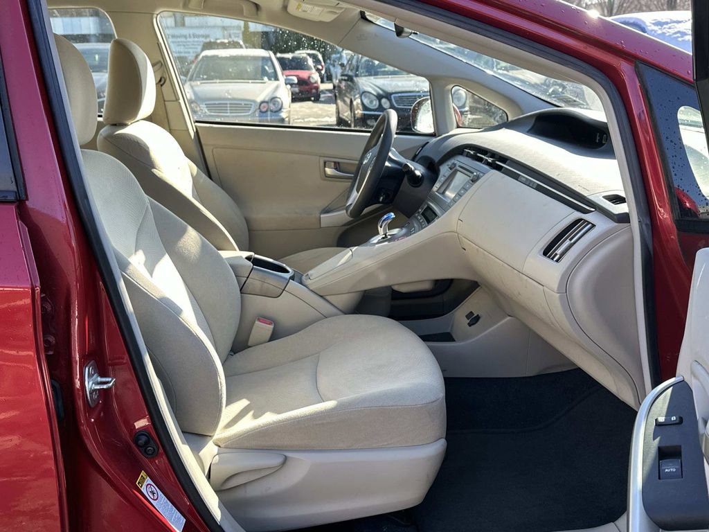 Used 2015 Toyota Prius Four image 28