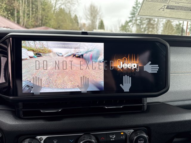 New 2025 Jeep Gladiator Sport AWD/4WD image 24