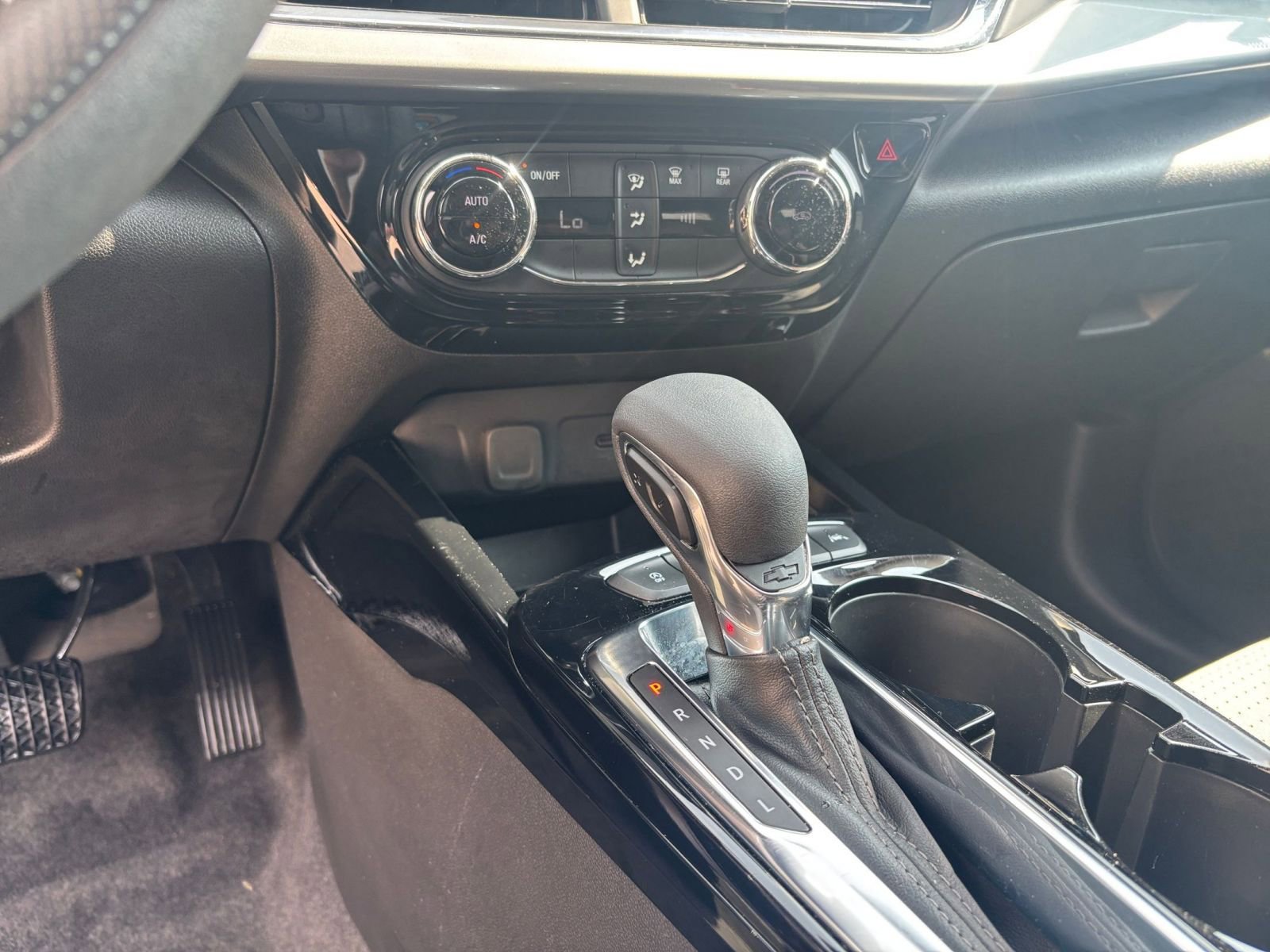 Used 2025 Chevrolet Trax LT FWD image 40