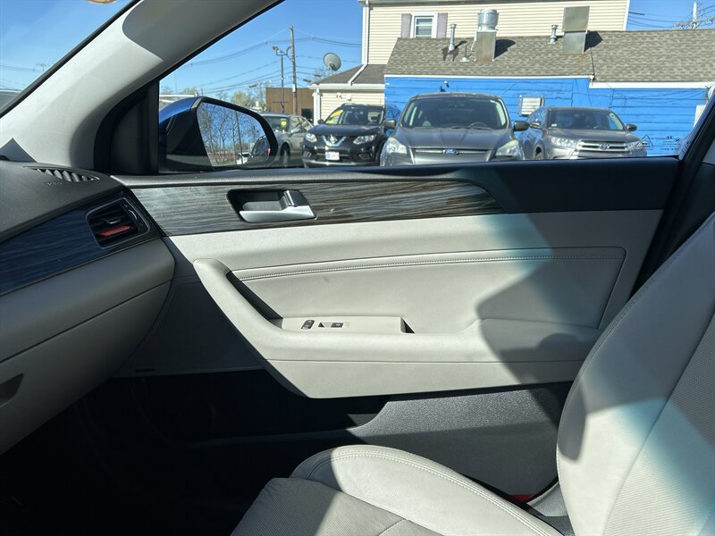 Used 2015 Hyundai Sonata Limited FWD image 12
