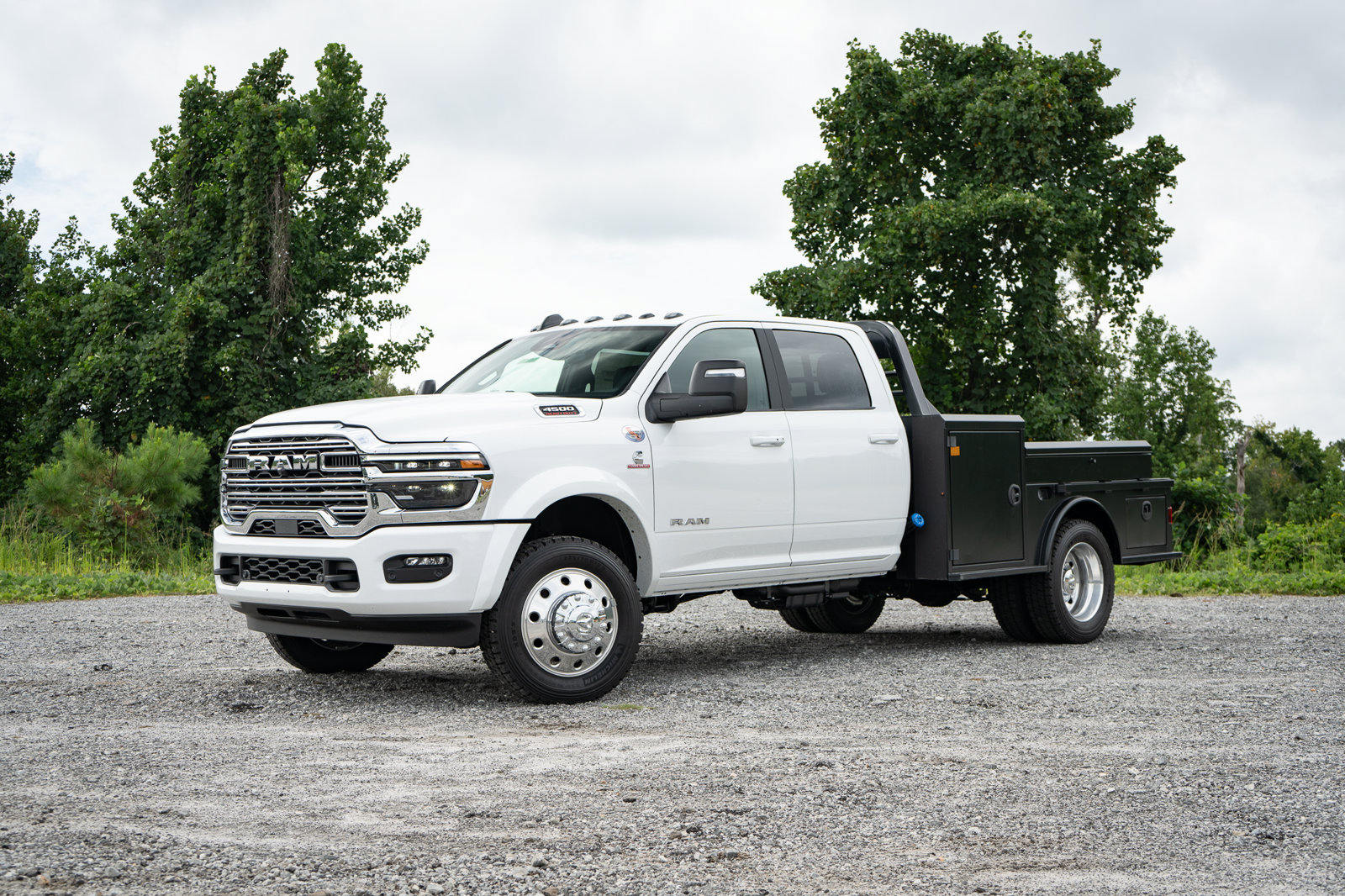 New 2026 RAM 4500 4x4 Crew Cab DRW w/ Laramie Trim Package image 3