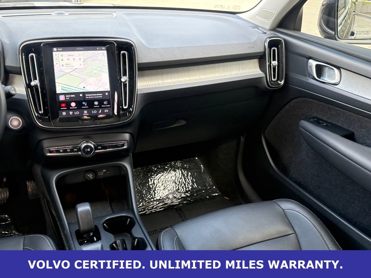 Certified 2025 Volvo XC40 B5 Core image 16