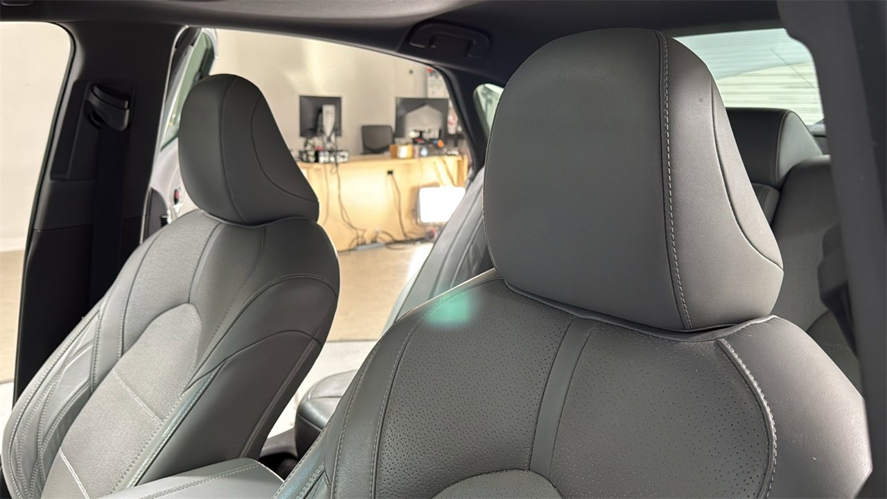 Used 2020 Toyota Avalon Limited image 13