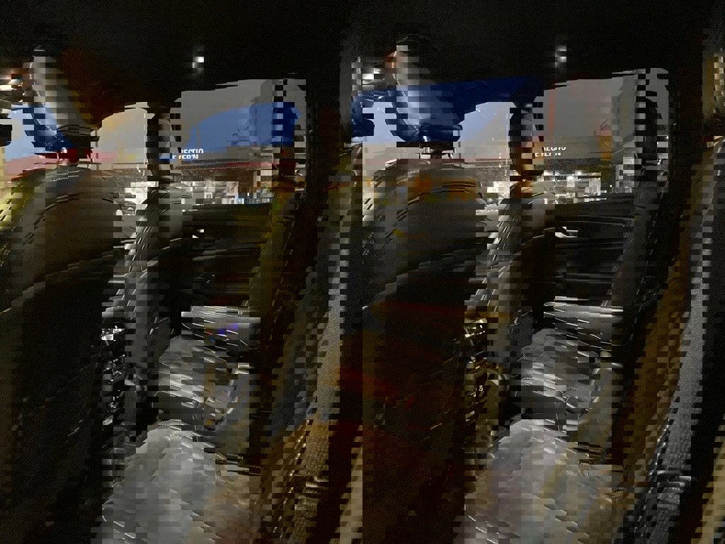 Used 2023 Jeep Grand Cherokee L Laredo image 11