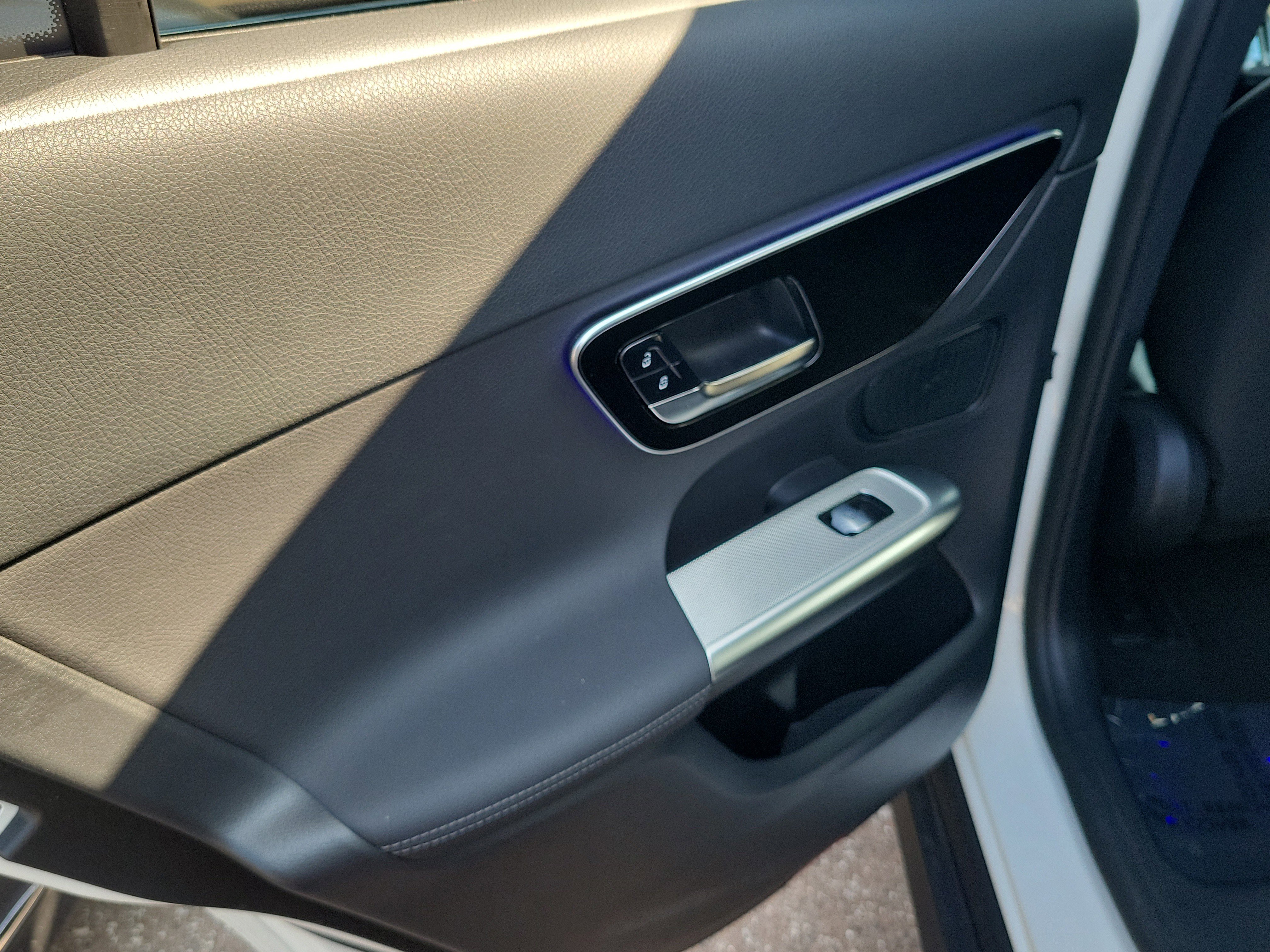 Certified 2025 Mercedes-Benz GLC 300 image 8