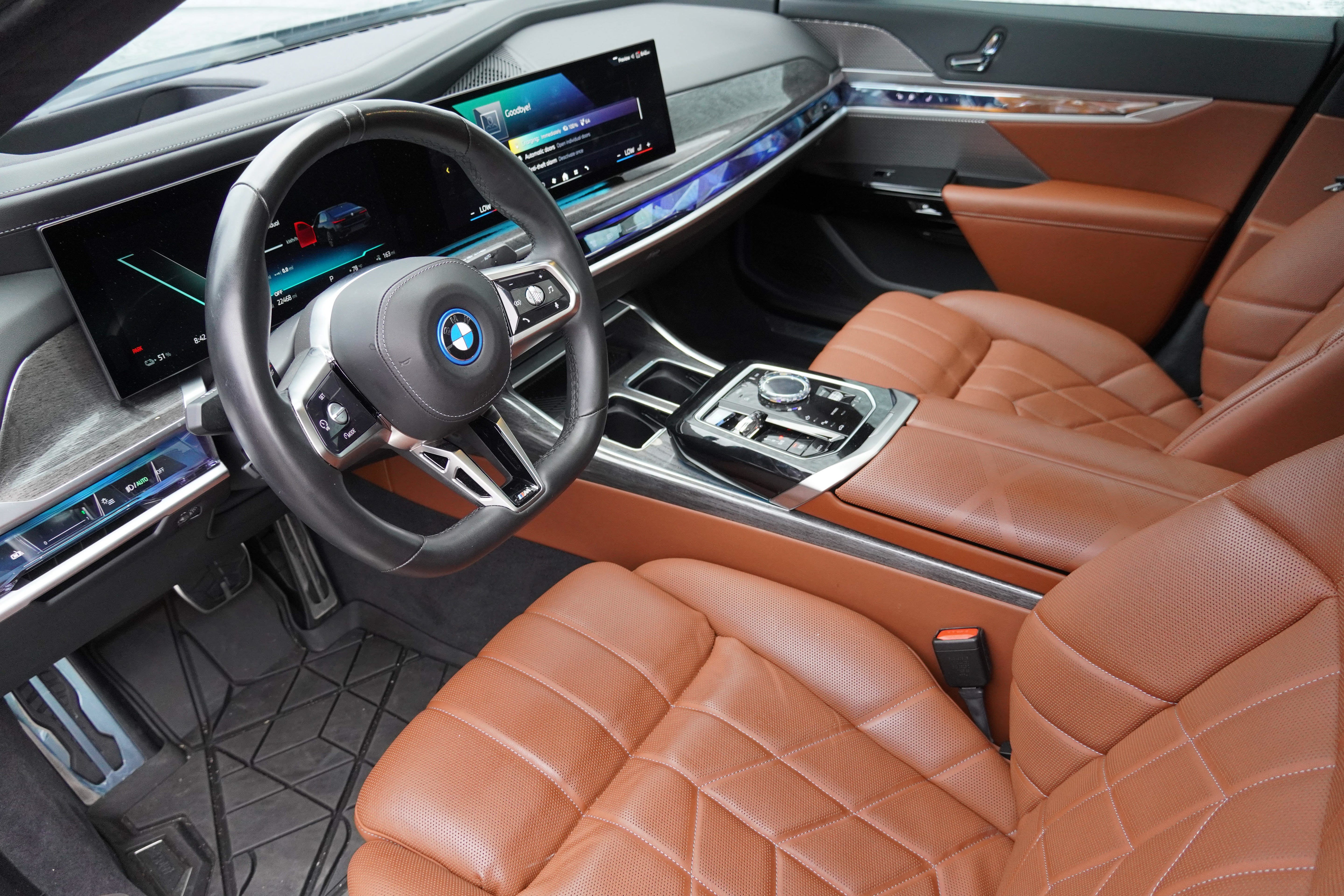 Used 2024 BMW i7 xDrive60 w/ Executive Package AWD/4WD image 9