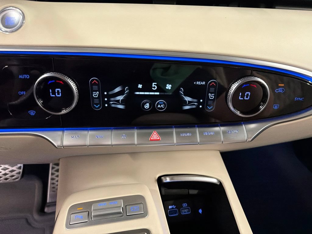 Used 2024 Genesis GV70 3.5T Sport w/ Sport Prestige Package AWD/4WD image 15