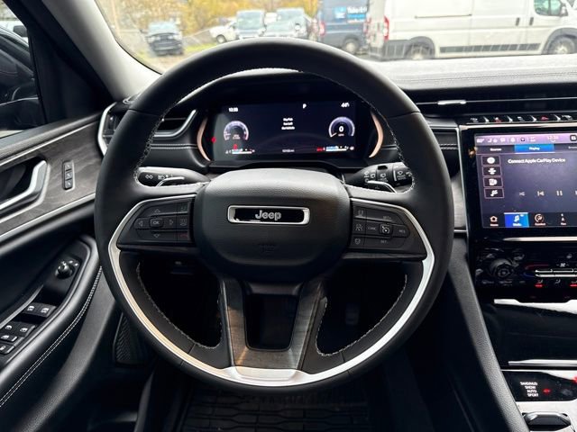 Used 2024 Jeep Grand Cherokee L Limited image 20