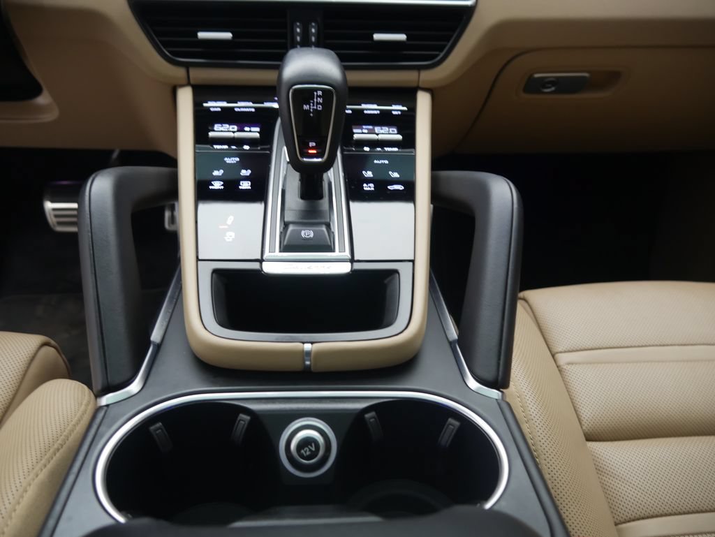 Certified 2023 Porsche Cayenne Turbo AWD/4WD image 33