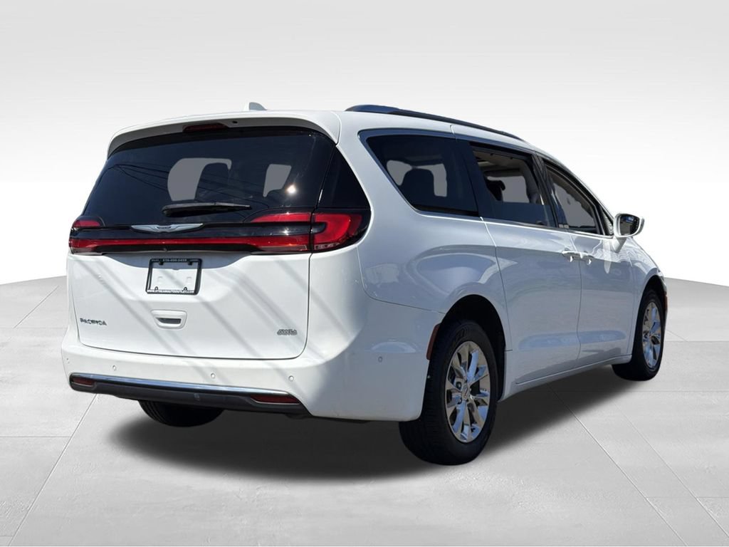 Used 2021 Chrysler Pacifica Touring-L w/ Uconnect Theater Family Group AWD/4WD image 7