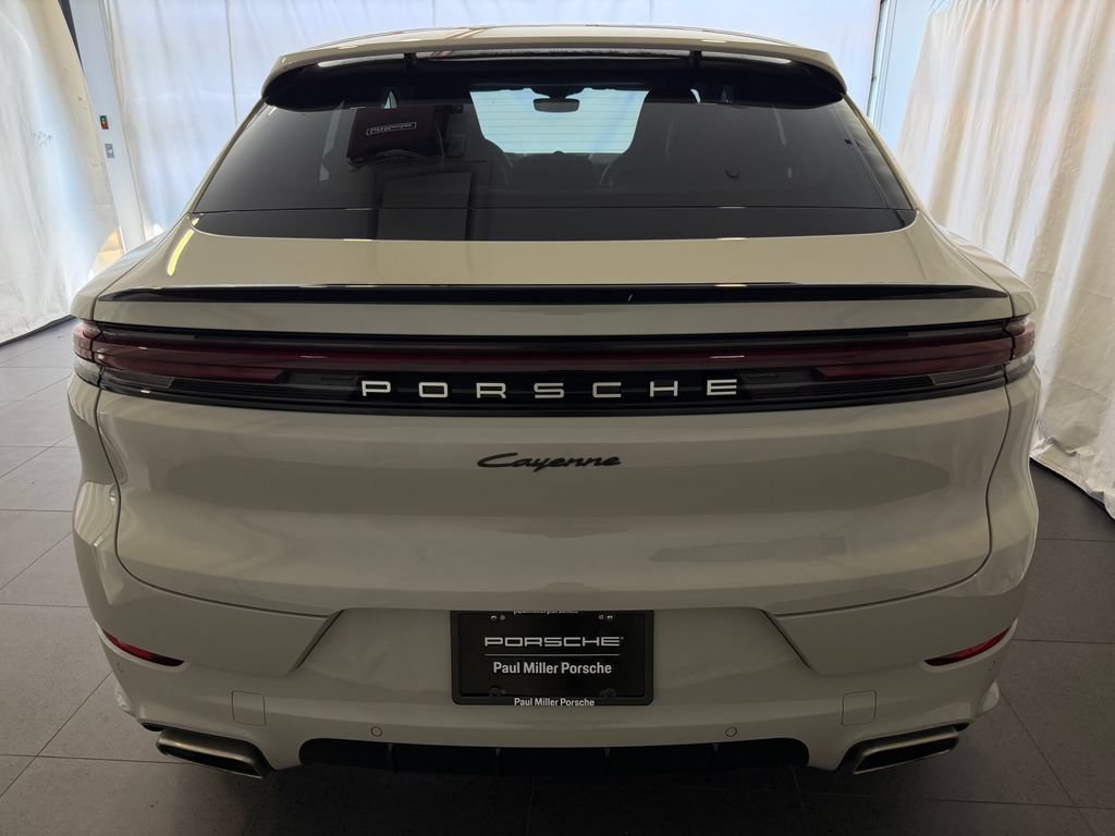 Certified 2024 Porsche Cayenne Coupe AWD/4WD image 8