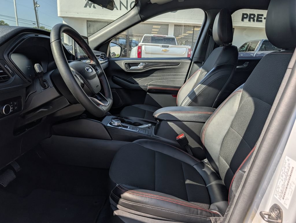 Used 2025 Ford Escape ST-Line FWD image 26