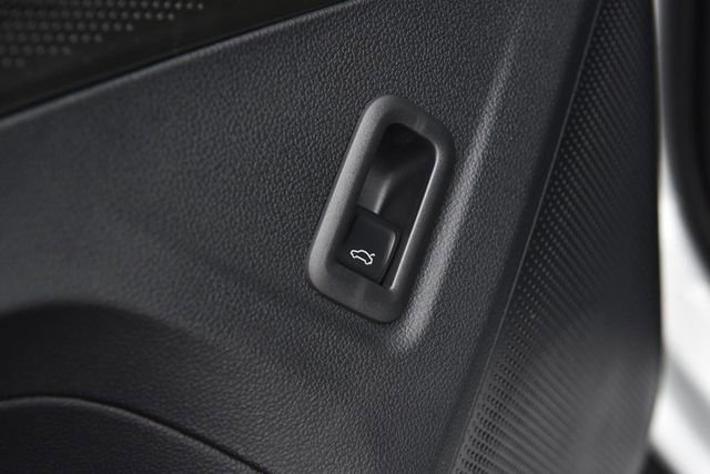 New 2026 Volkswagen Tiguan SE image 10