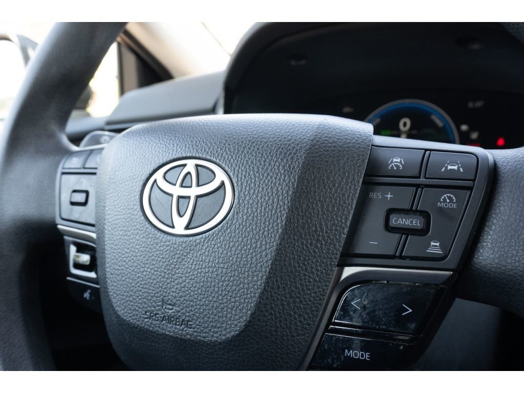 Used 2025 Toyota Camry LE image 27