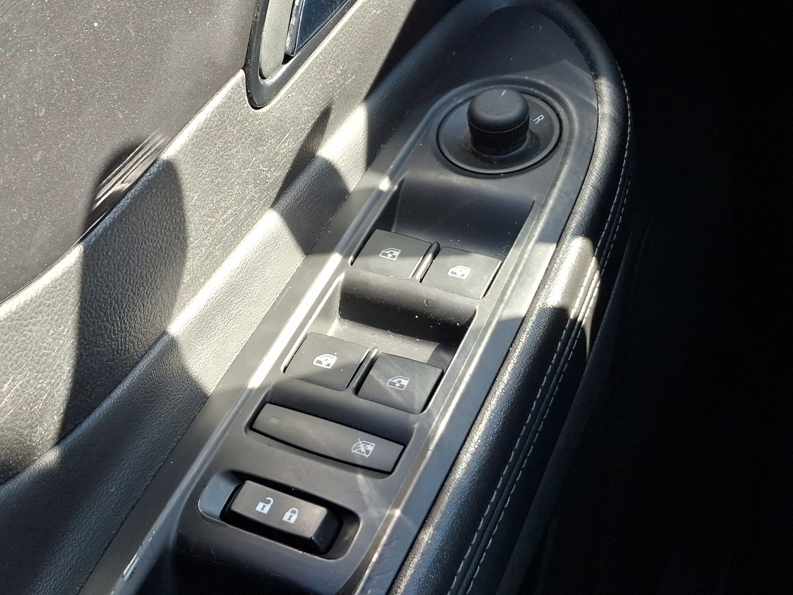 Used 2019 Buick Encore Sport Touring image 24