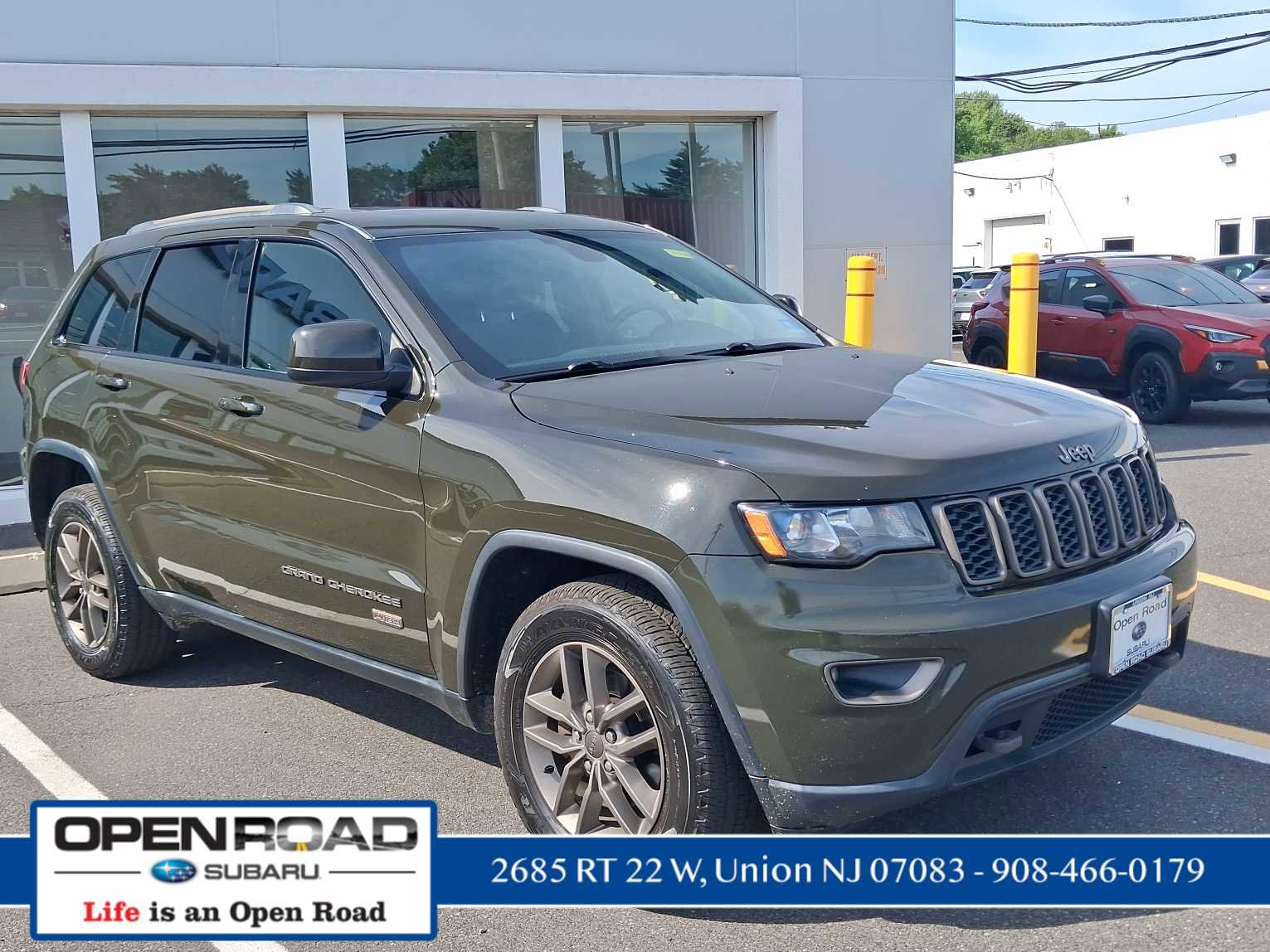 Used 2016 Jeep Grand Cherokee Laredo 75th Anniversary AWD/4WD image 3