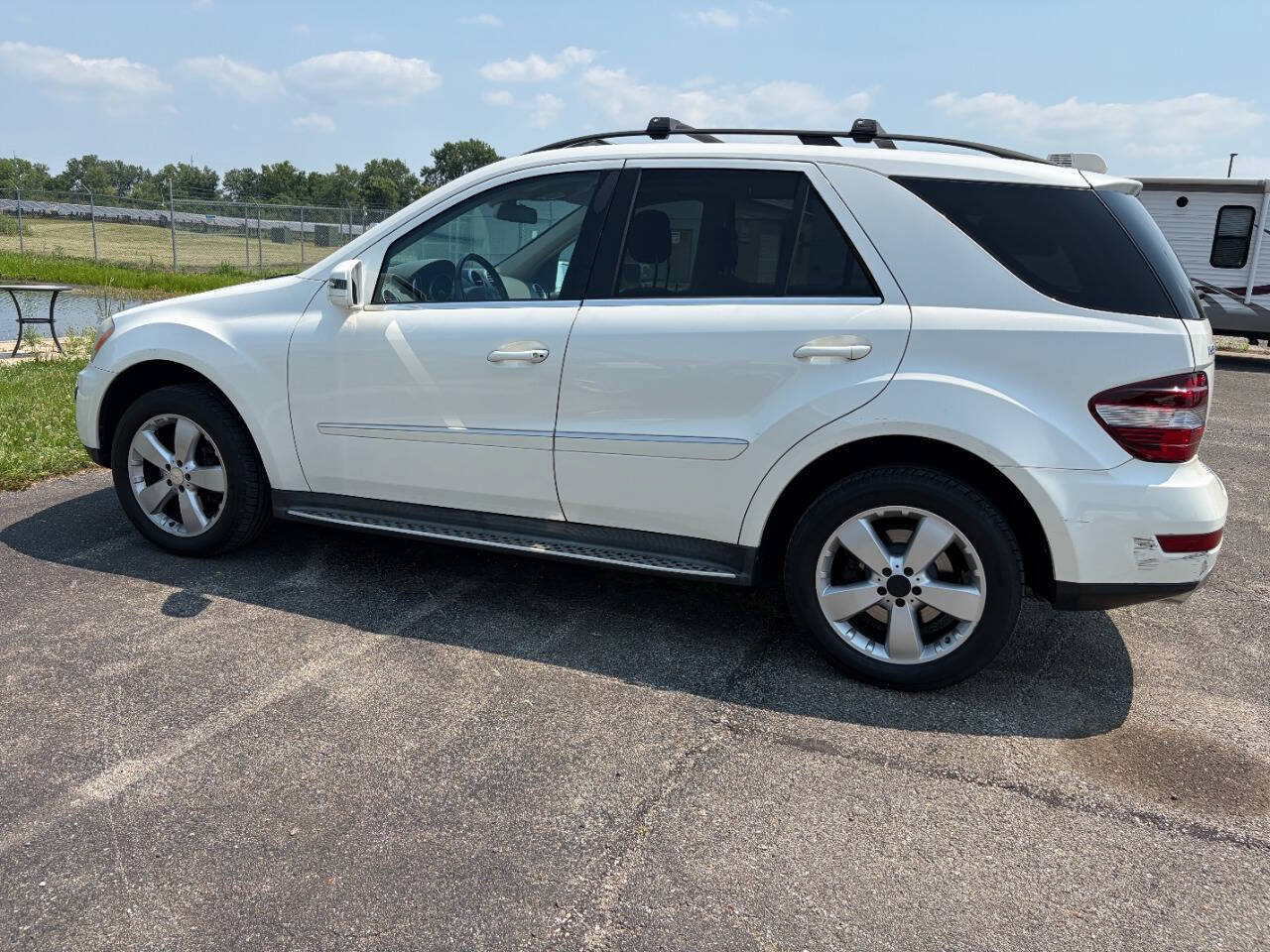 Used 2011 Mercedes-Benz ML 350 4MATIC image 2