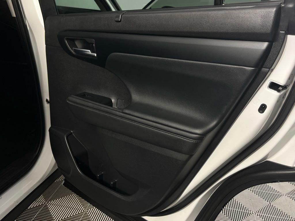 Used 2025 Toyota Highlander XLE image 27