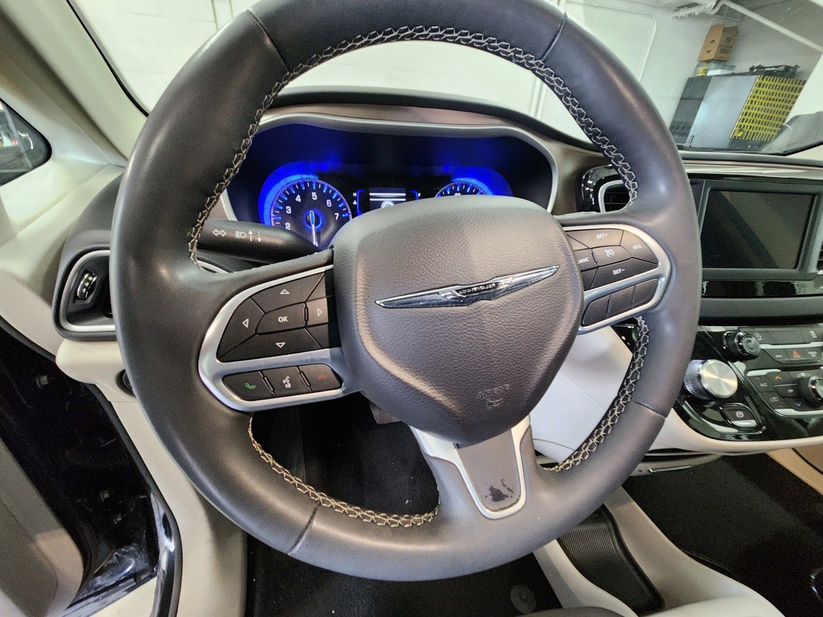 Used 2023 Chrysler Voyager LX FWD image 11