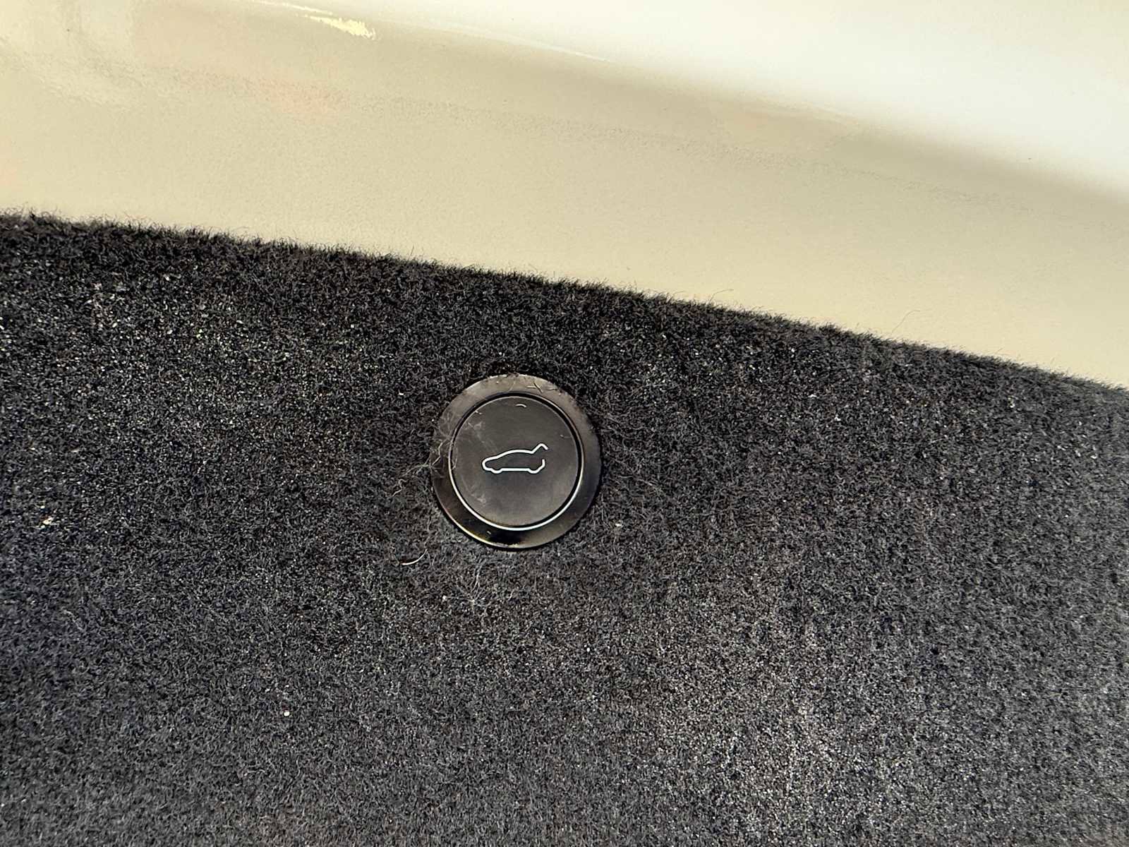 Used 2022 Tesla Model X image 10