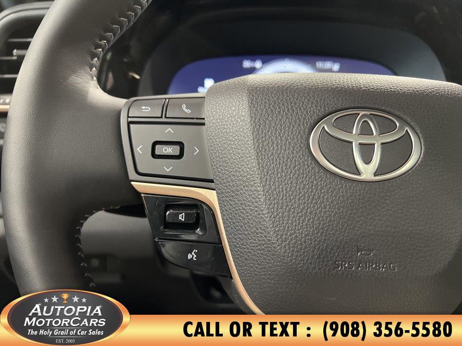 Used 2025 Toyota Crown Signia AWD/4WD image 29