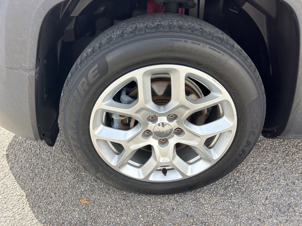 Used 2015 Jeep Renegade Latitude image 18