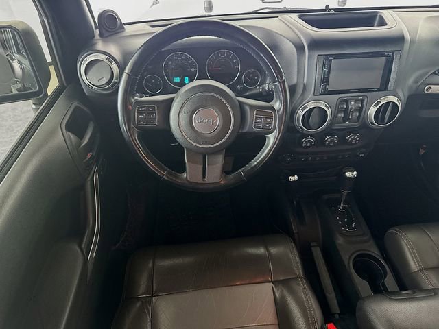 Used 2012 Jeep Wrangler Unlimited Rubicon w/ Connectivity Group image 19
