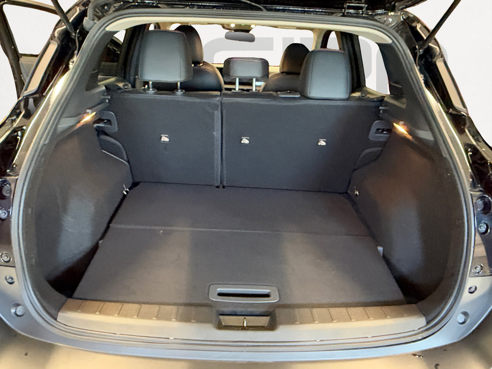 Used 2026 Nissan Kicks SR FWD image 13