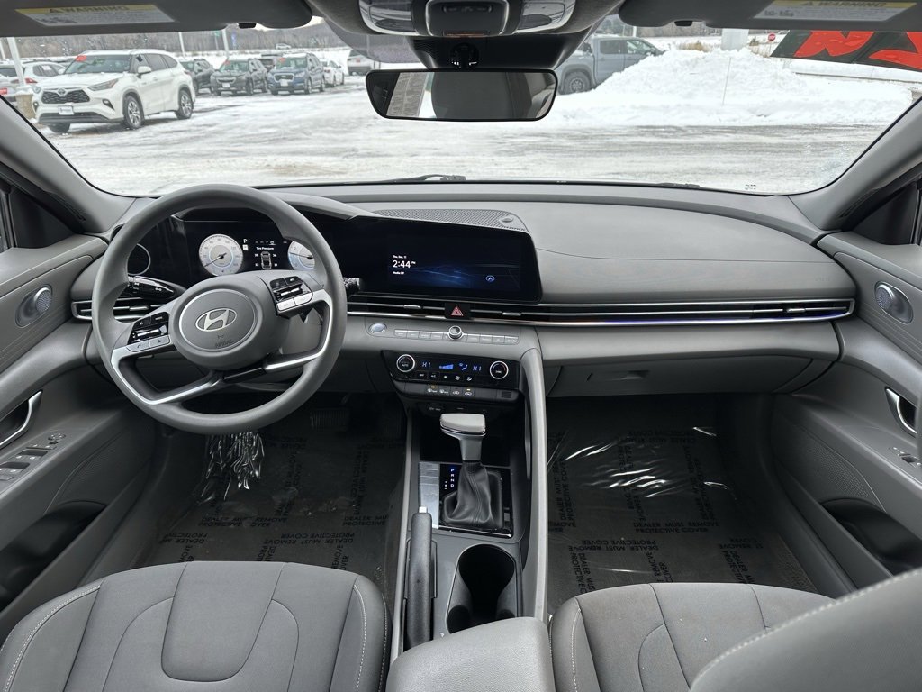 Used 2024 Hyundai Elantra SEL image 15