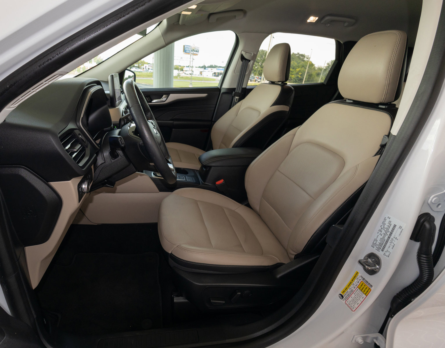 Used 2021 Ford Escape SEL w/ Technology Package AWD/4WD image 10