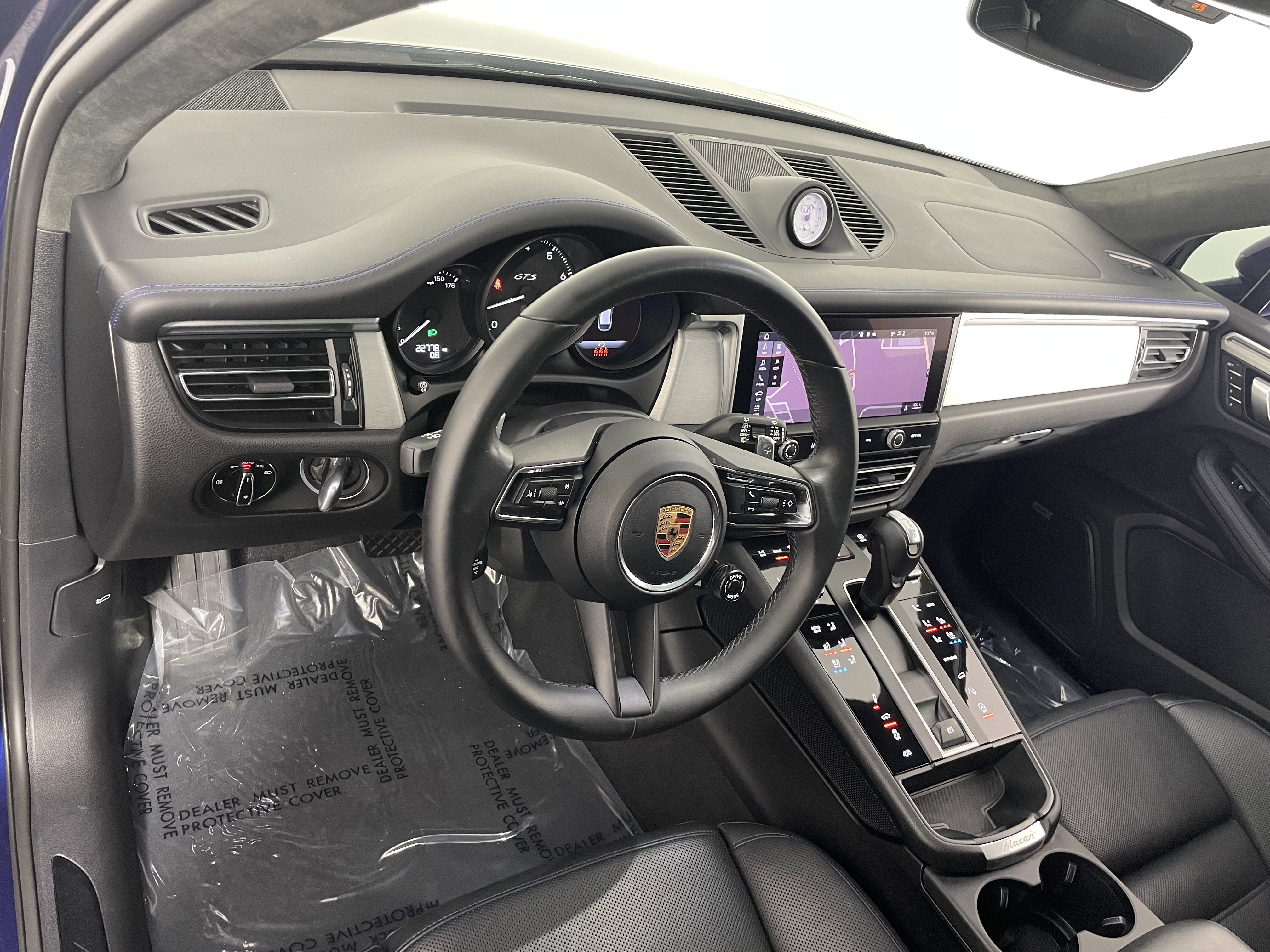 Certified 2023 Porsche Macan GTS image 4