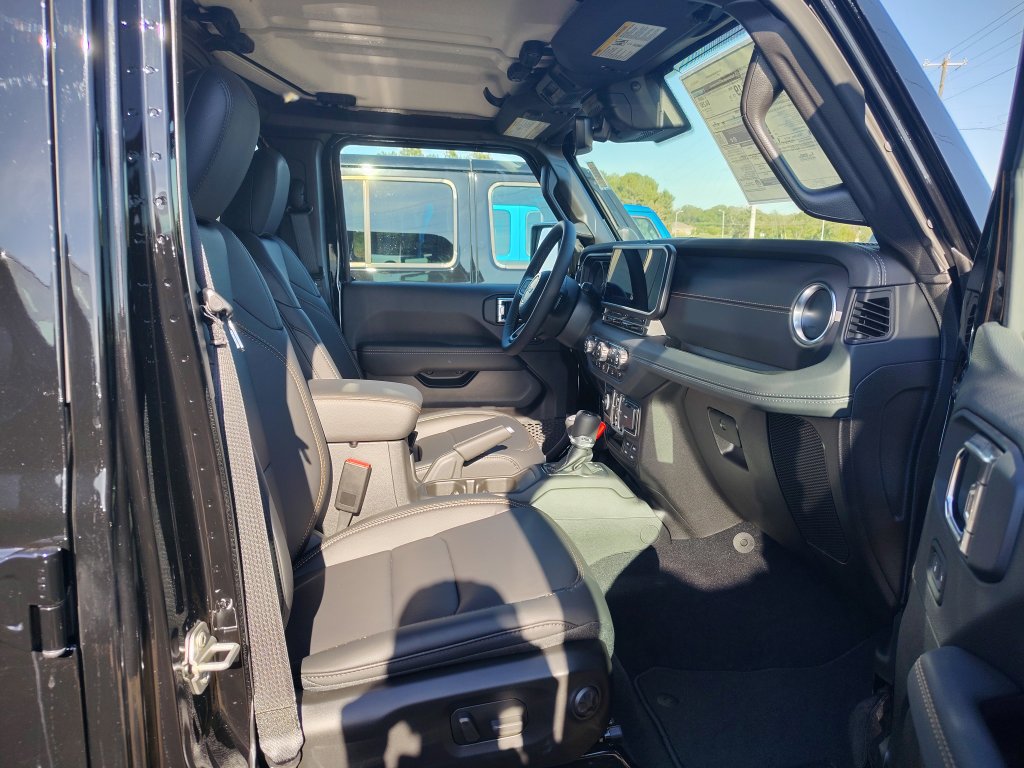 New 2025 Jeep Gladiator Sport w/ Premium Package AWD/4WD image 25