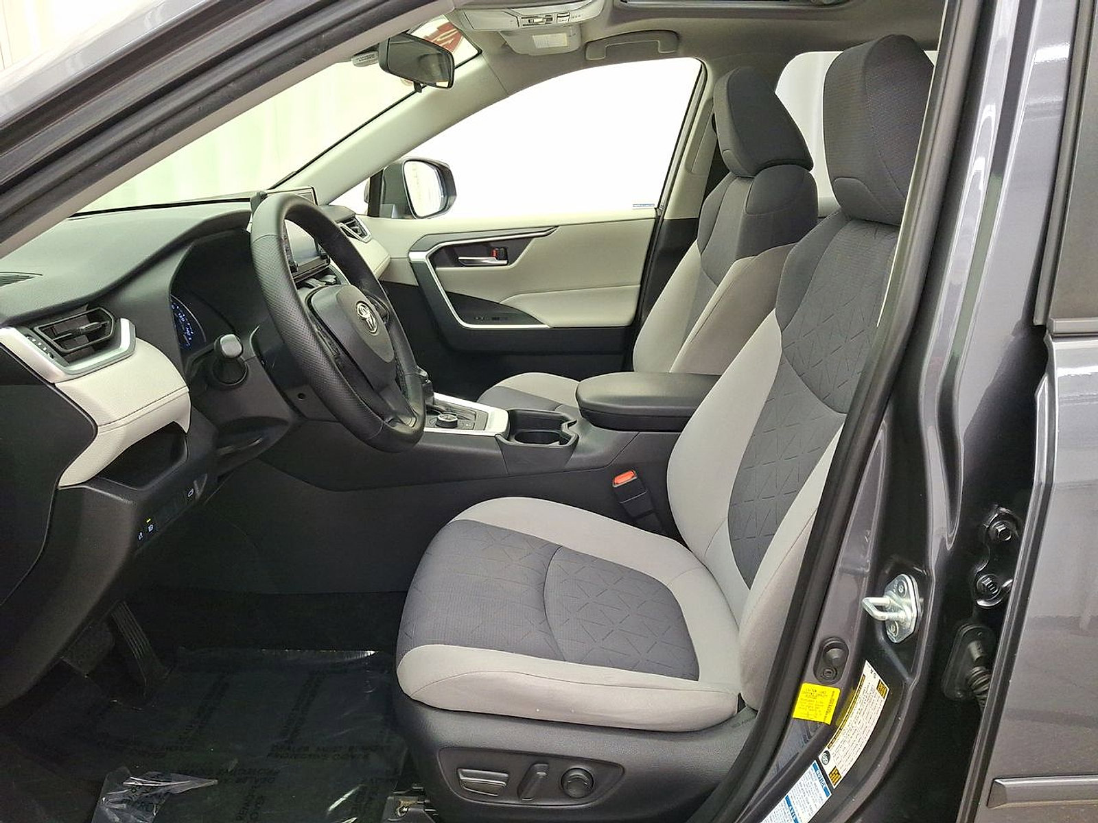 Certified 2019 Toyota RAV4 XLE w/ Convenience Package image 11