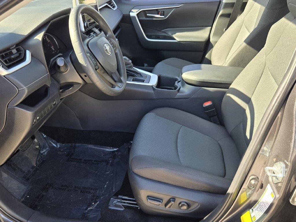 Used 2025 Toyota RAV4 XLE w/ Convenience Package FWD image 10