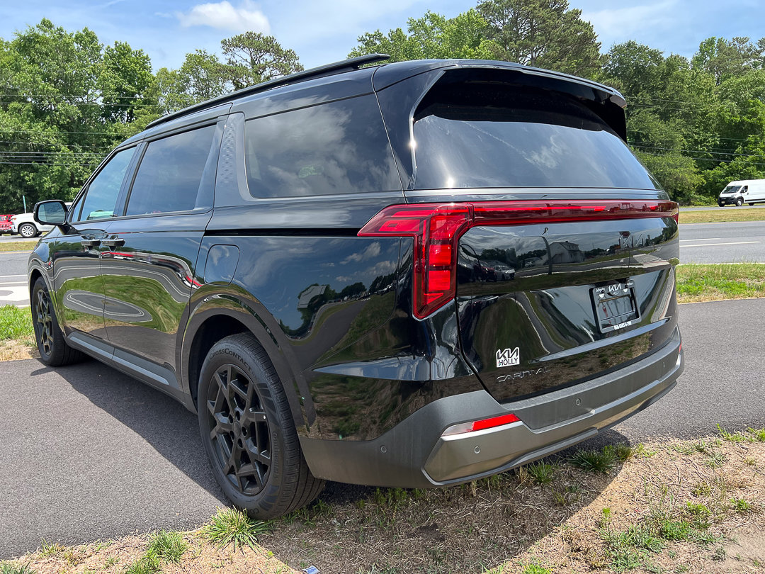Used 2026 Kia Carnival SX w/ SX Dark Edition Package FWD image 3