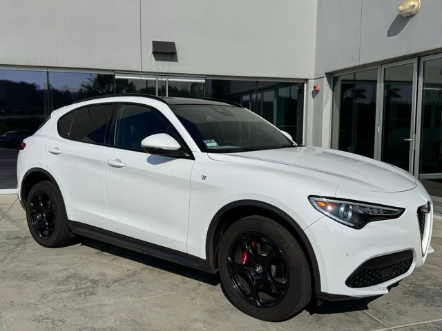Used 2023 Alfa Romeo Stelvio Ti image 1