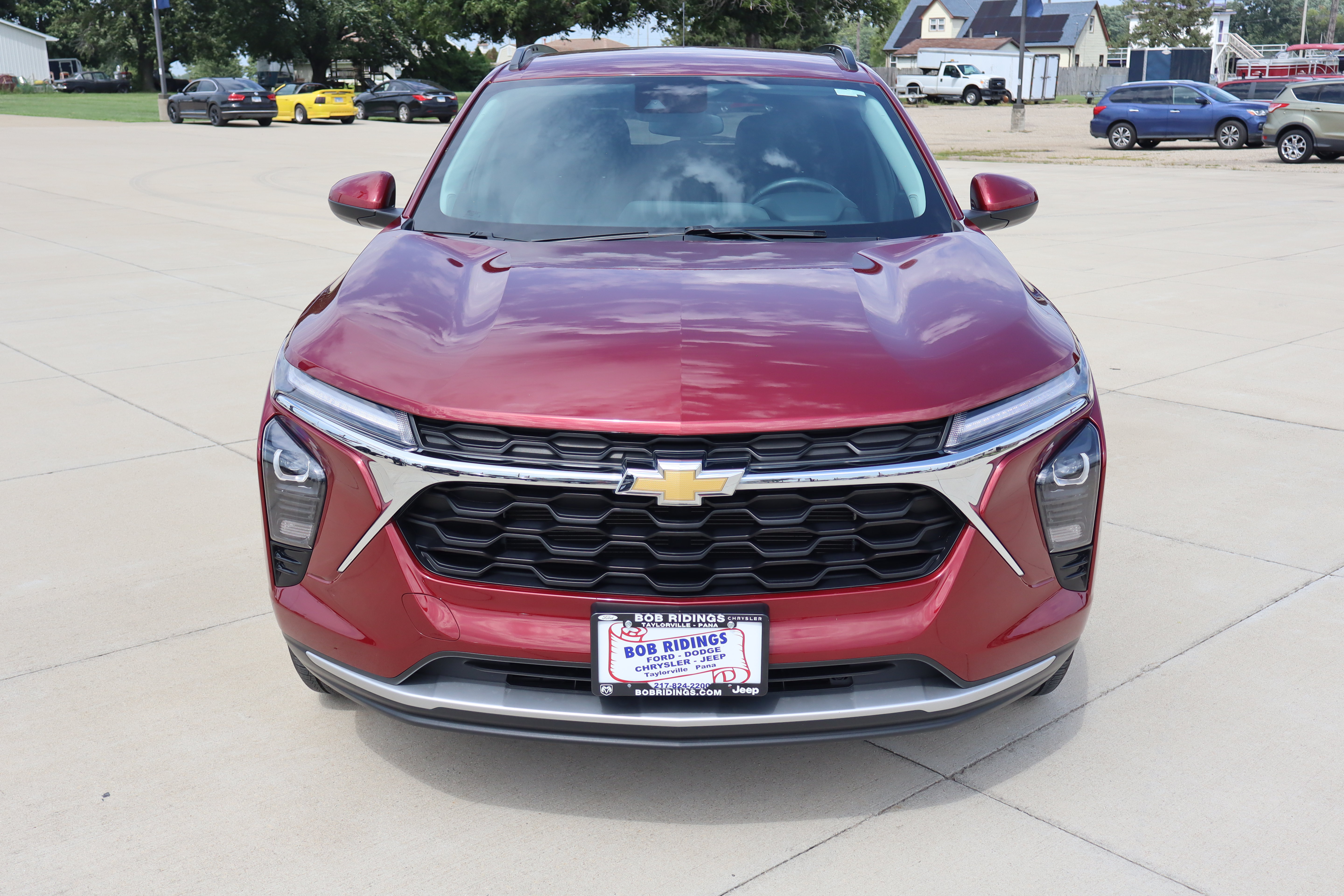 Used 2024 Chevrolet Trax LT w/ Driver Confidence Package FWD image 2