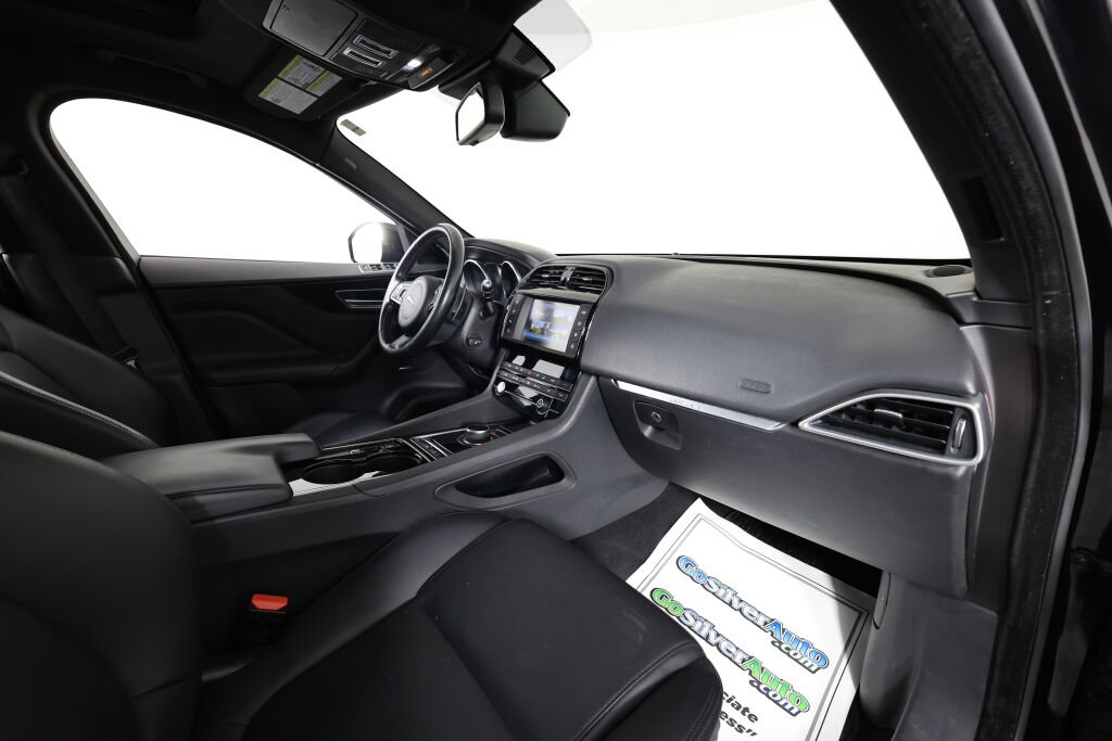 Used 2017 Jaguar F-PACE Premium image 25