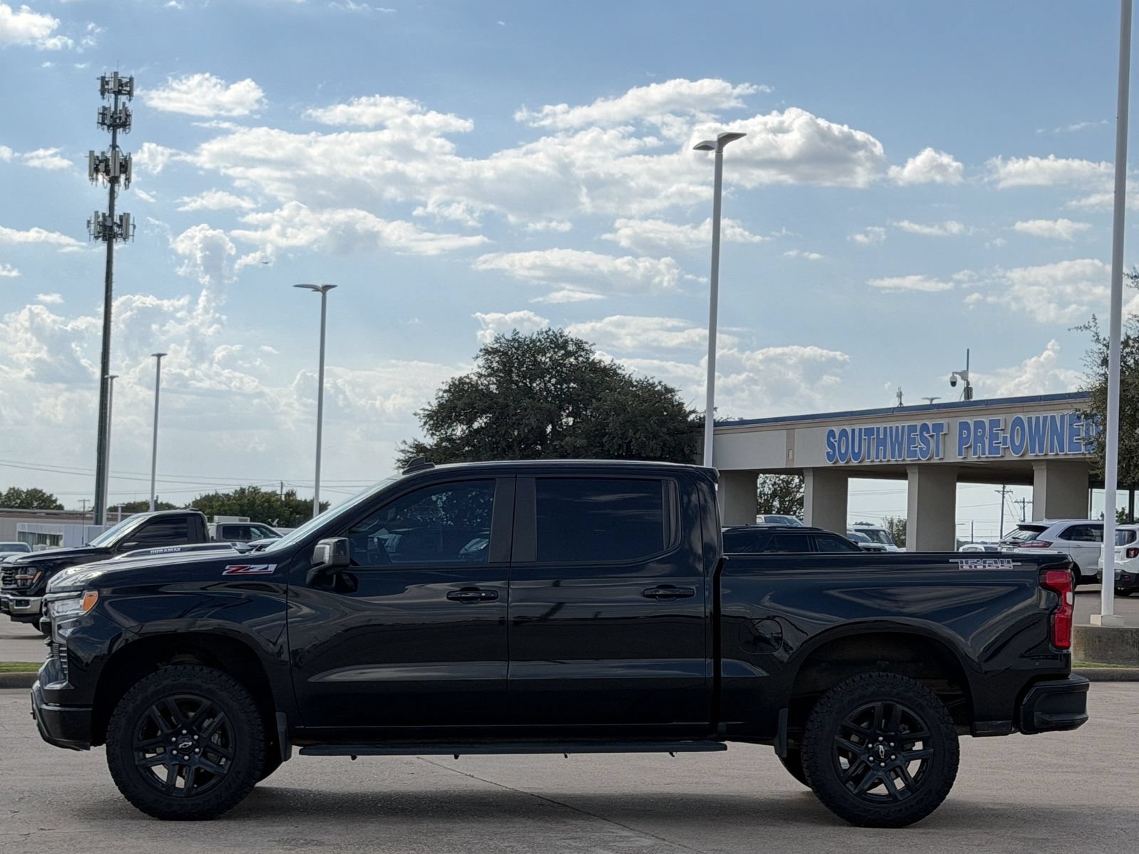 Used 2022 Chevrolet Silverado 1500 LT Trail Boss w/ LT Trail Boss Premium Package AWD/4WD image 7