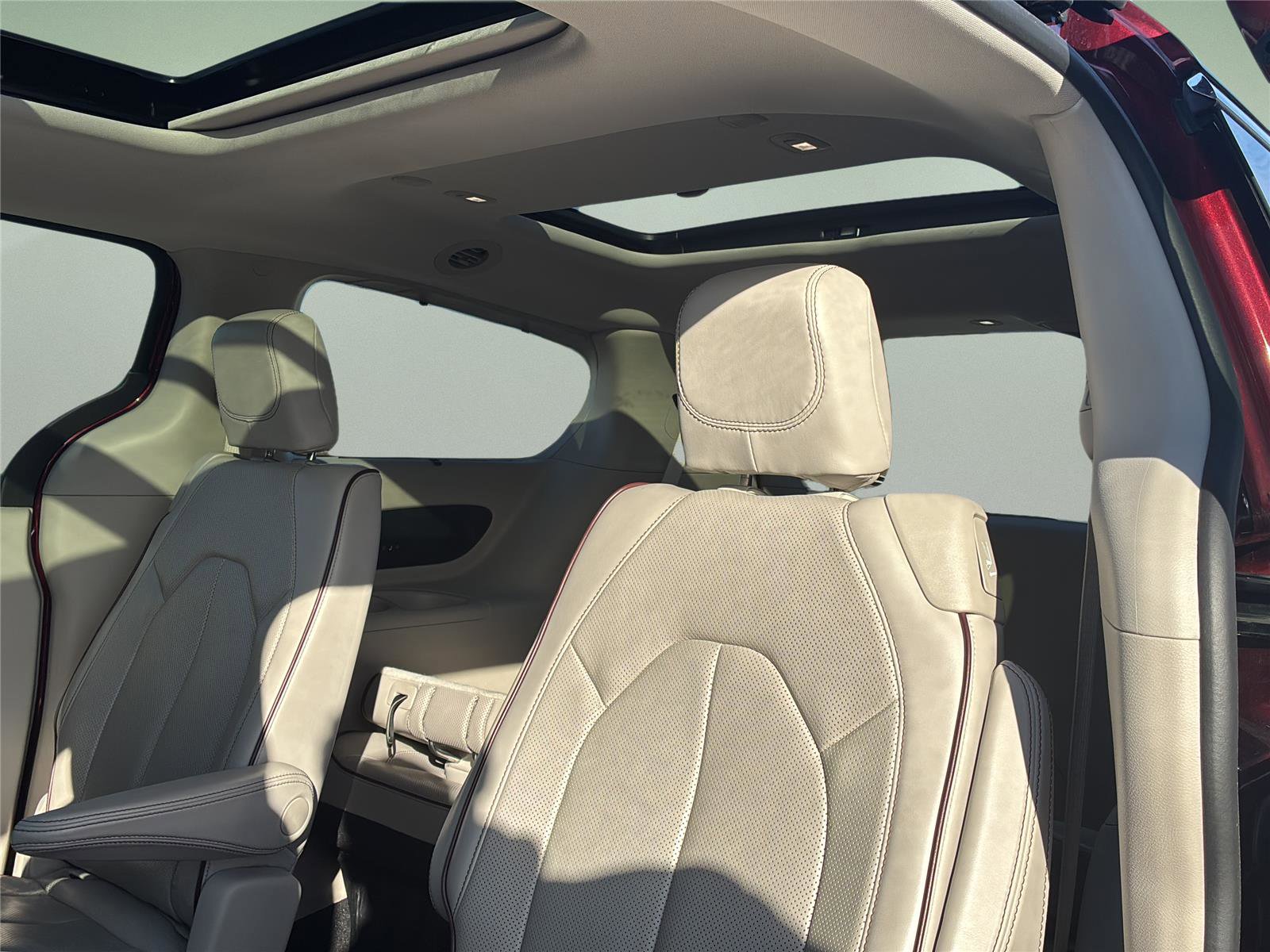 Used 2017 Chrysler Pacifica Limited image 33